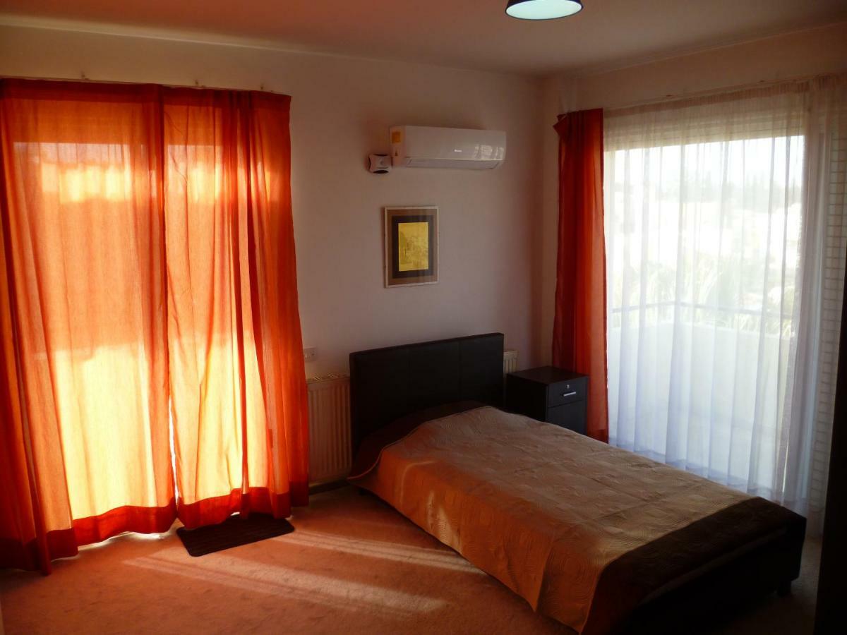 Habitación en casa particular Private Deluxe With Balcony At Datacom Building *